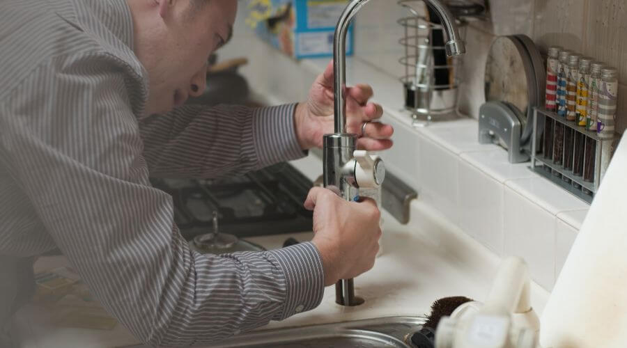 Expert burst pipe repair services in De Soto, KS